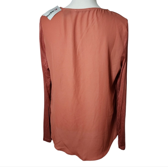 BKE Red‎ Vneck Long Sleeve Blouse Size Medium - Picture 3 of 4